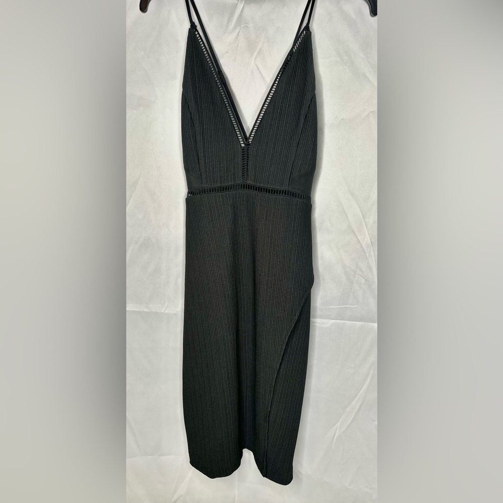 Evelyn Body con black dress with slit on the leg